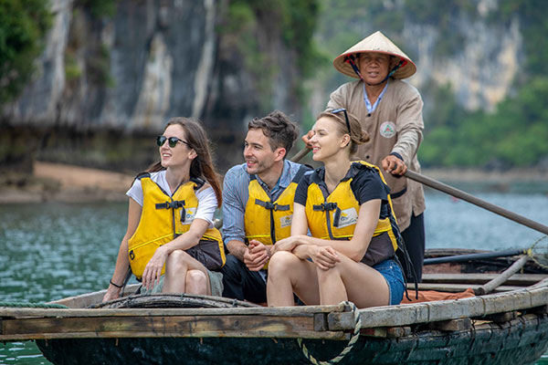 Bamboo Boat vs Kayaking in Halong Bay – Which Experience Is Better?