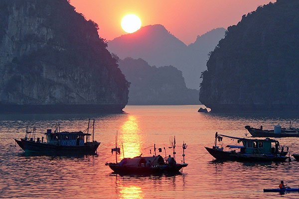 Cruises That Feel Like Floating Hotels | La Casta Cruise Halong