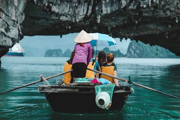 Is Lan Ha Bay Less Crowded Than Halong Bay? What Travelers Should Know